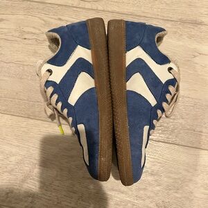 Verbenas Blue and White Sneakers